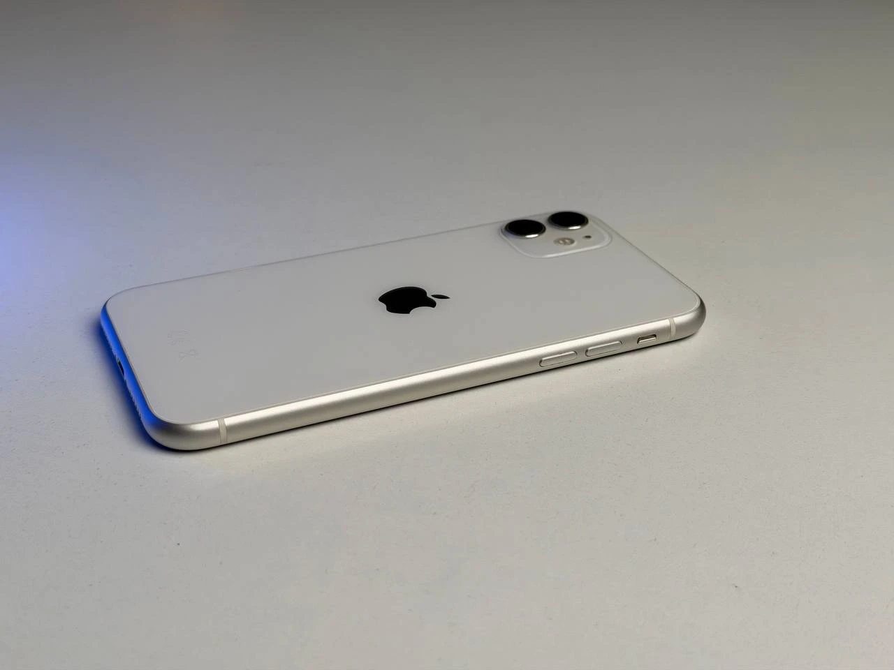 ВЖИВАНИЙ Б/У Apple iPhone 11 128GB White (MHCY3, MHDJ3) - Состояние: хороший | Аккумулятор: 100% | Комплектация: iPhone, кабель | Гарантия: 3 мес.