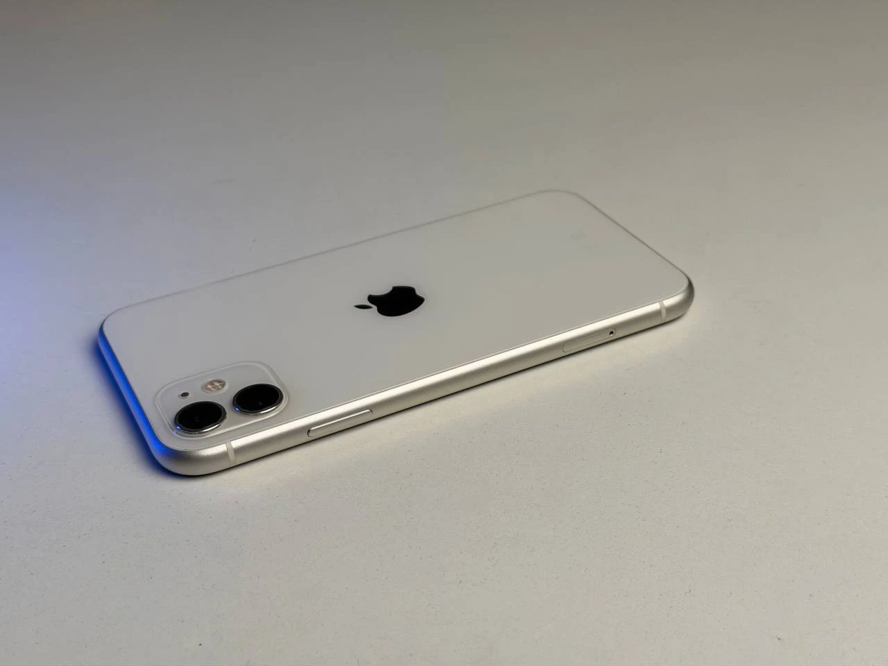 ВЖИВАНИЙ Б/У Apple iPhone 11 128GB White (MHCY3, MHDJ3) - Состояние: хороший | Аккумулятор: 100% | Комплектация: iPhone, кабель | Гарантия: 3 мес.