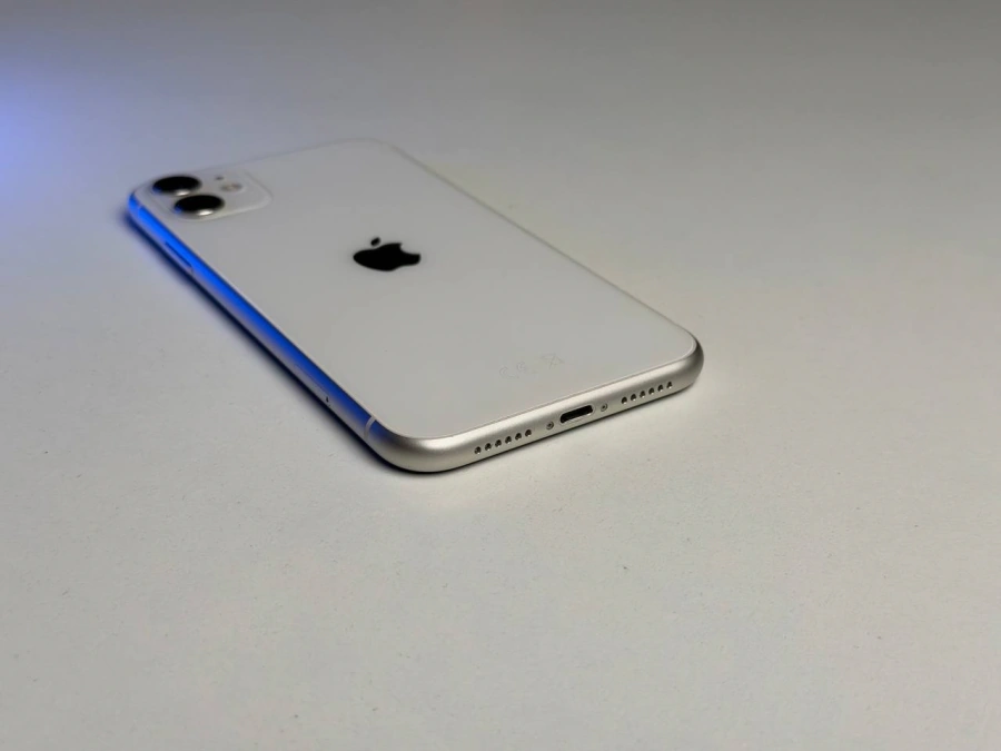 ВЖИВАНИЙ Б/У Apple iPhone 11 128GB White (MHCY3, MHDJ3) - Состояние: хороший | Аккумулятор: 100% | Комплектация: iPhone, кабель | Гарантия: 3 мес.