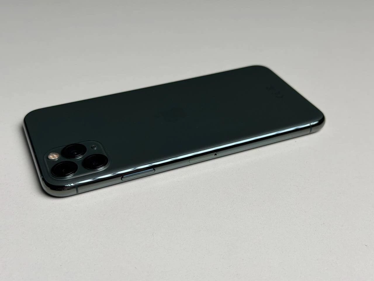 ВЖИВАНИЙ Б/У Apple iPhone 11 Pro Max 256GB Midnight Green (MWH72) - Стан: гарний | Акумулятор: 100% | Комплектація: iPhone, кабель | Гарантія: 3 міс.