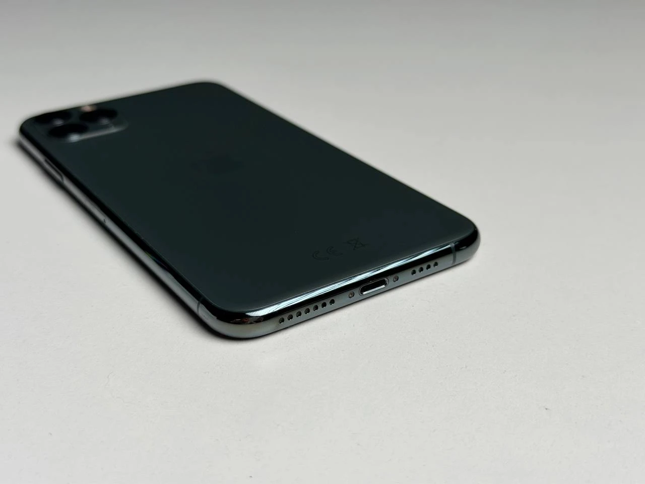 ВЖИВАНИЙ Б/У Apple iPhone 11 Pro Max 256GB Midnight Green (MWH72) - Стан: гарний | Акумулятор: 100% | Комплектація: iPhone, кабель | Гарантія: 3 міс.