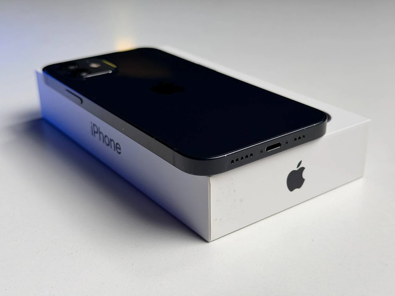 ВЖИВАНИЙ Б/У Apple iPhone 12 128GB Black (MGHC3, MGJA3) - Стан: гарний | Акумулятор: 100% | Комплектація: повний | Гарантія: 3 міс.