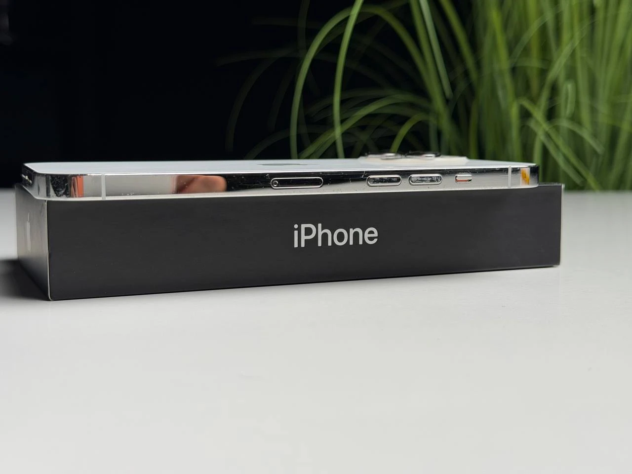 ВЖИВАНИЙ Б/У Apple iPhone 12 Pro Max 256GB Silver (MGCL3, MGDD3) - Состояние: хороший | Аккумулятор: 100% | Комплектация: полный | Гарантия: 3 мес.