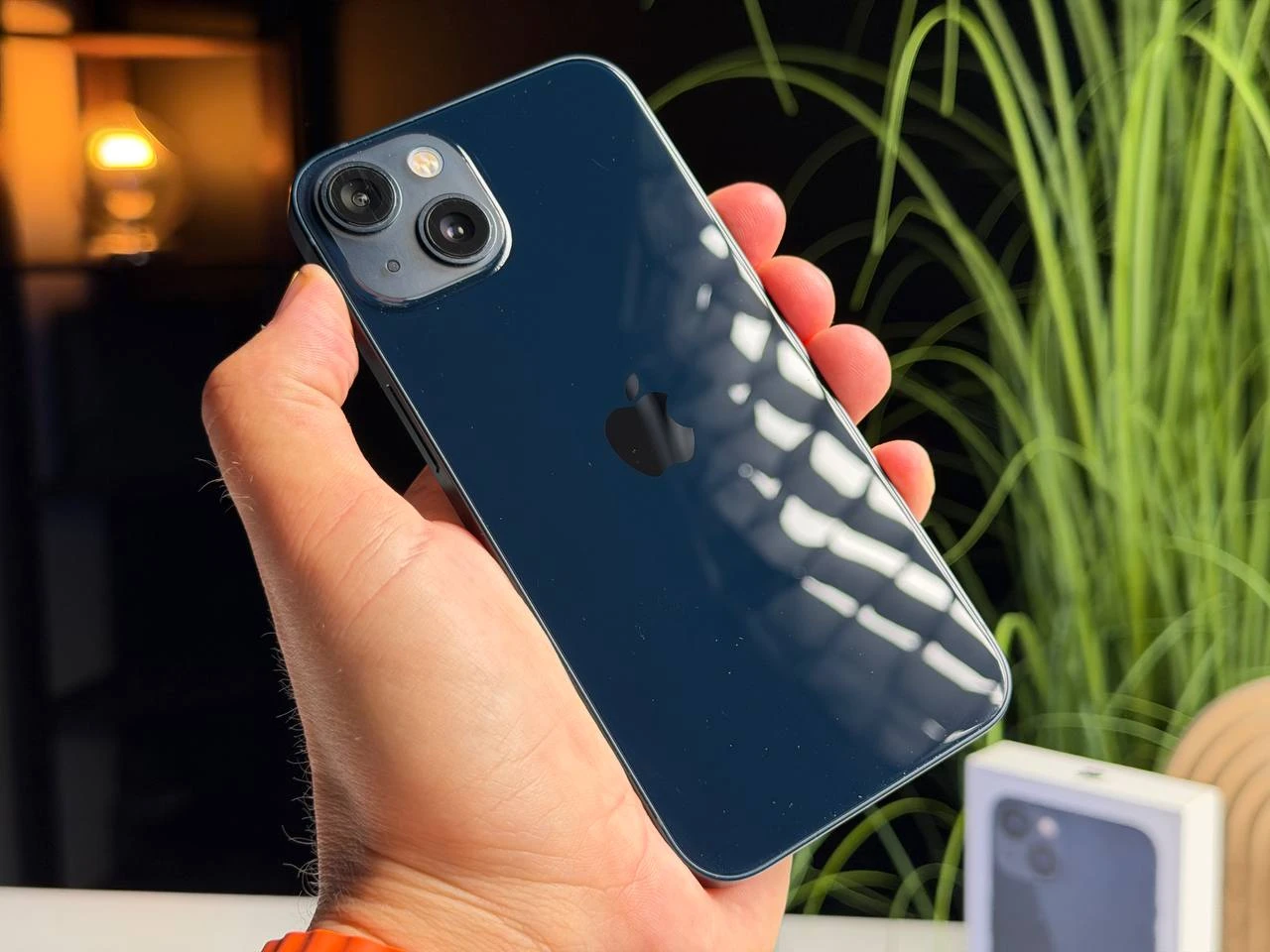 ВЖИВАНИЙ Б/У Apple iPhone 13 128GB Midnight (MLML3, MLPF3) - Состояние: хороший | Аккумулятор: 100% | Комплектация: полный | Гарантия: 3 мес.