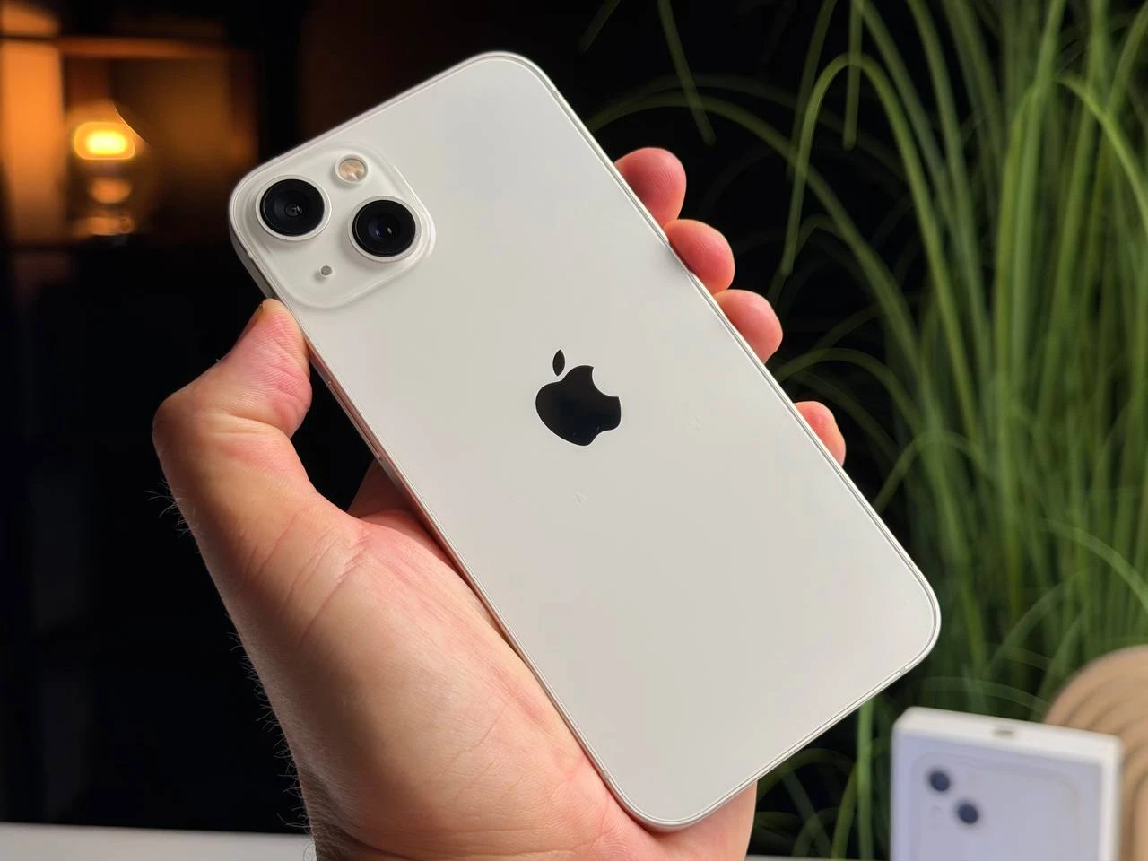 ВЖИВАНИЙ Б/У Apple iPhone 13 128GB Starlight (MLMM3, MLPG3) - Состояние: хороший | Аккумулятор: 100% | Комплектация: полный | Гарантия: 3 мес.