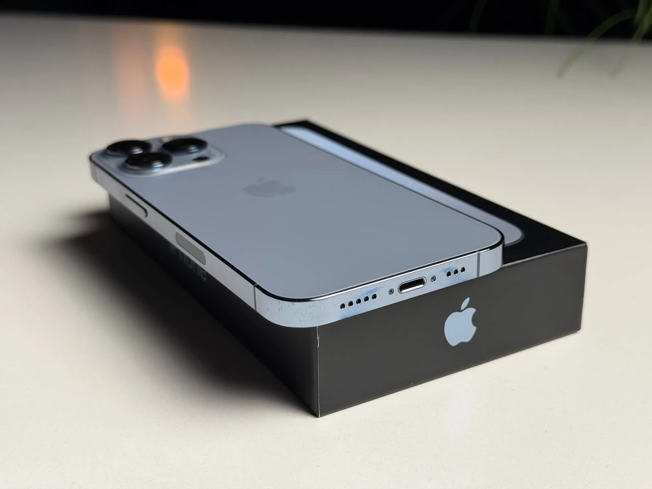 ВЖИВАНИЙ Б/У Apple iPhone 13 Pro 1TB Sierra Blue (MLUD3, MLW03) - Состояние: хороший | Аккумулятор: 100% | Комплектация: полный | Гарантия: 3 мес.