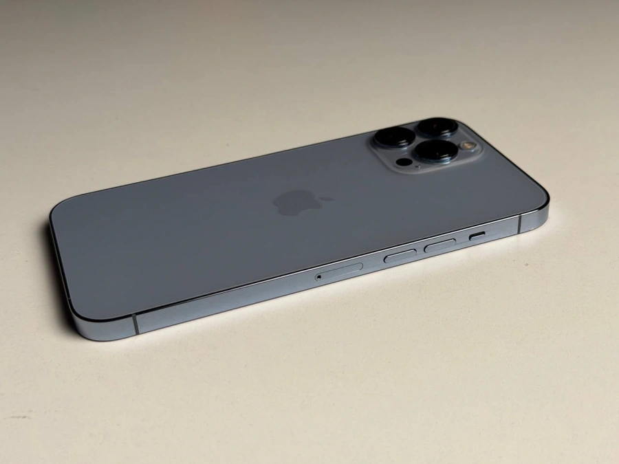 ВЖИВАНИЙ Б/У Apple iPhone 13 Pro Max 1TB Sierra Blue (MLL53, MLLN3) - Состояние: удовлетворительный | Аккумулятор: 100% | Комплектация: iPhone, кабель | Гарантия: 3 мес.