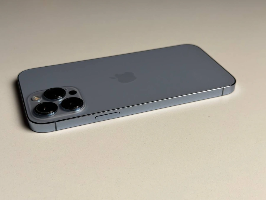 ВЖИВАНИЙ Б/У Apple iPhone 13 Pro Max 1TB Sierra Blue (MLL53, MLLN3) - Состояние: удовлетворительный | Аккумулятор: 100% | Комплектация: iPhone, кабель | Гарантия: 3 мес.