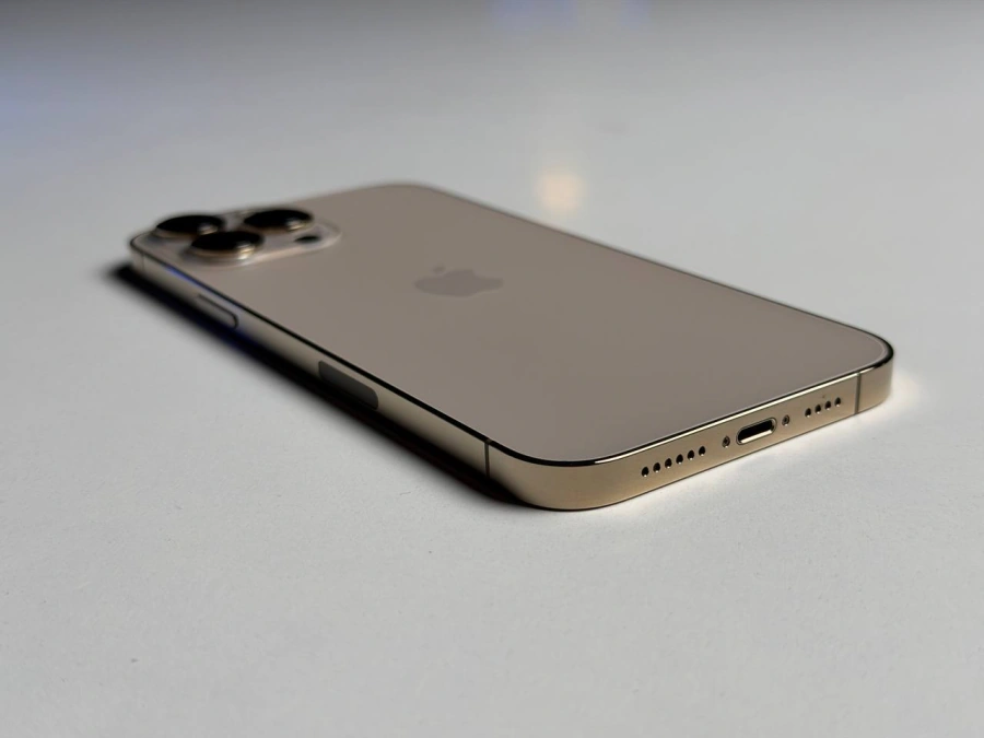 ВЖИВАНИЙ Б/У Apple iPhone 13 Pro Max 256GB Gold (MLKU3, MLLD3) - Стан: гарний | Акумулятор: 100% | Комплектація: iPhone, кабель | Гарантія: 3 міс.
