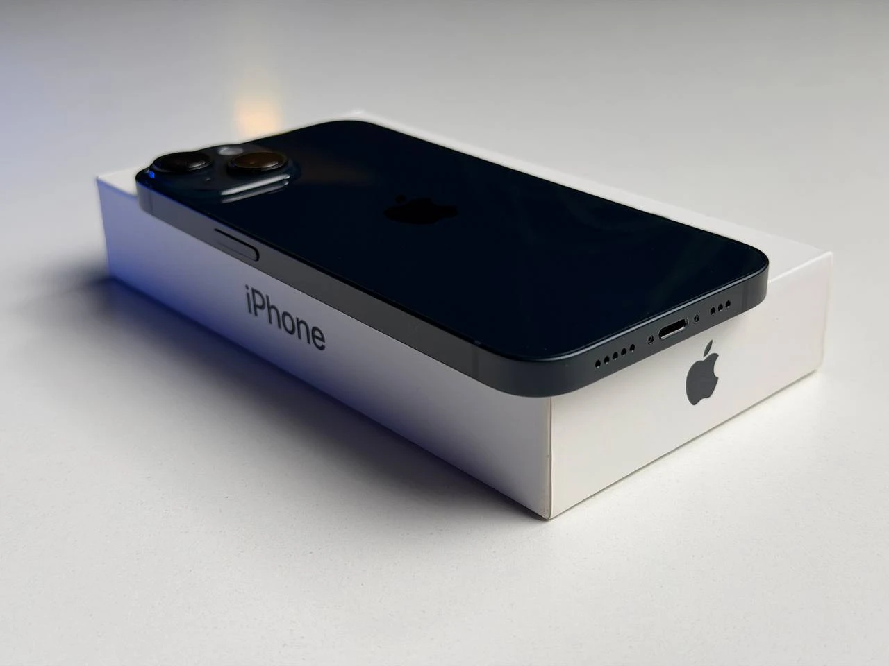 ВЖИВАНИЙ Б/У Apple iPhone 14 128GB Midnight (MPUF3) - Стан: гарний | Акумулятор: 100% | Комплектація: повний | Гарантія: 3 міс.