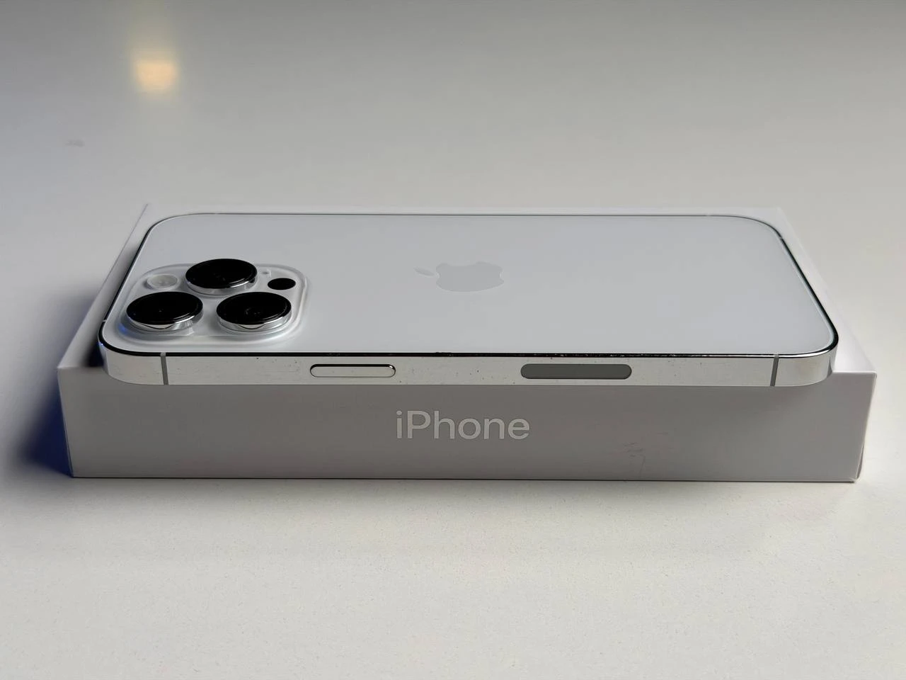 ВЖИВАНИЙ Б/У Apple iPhone 14 Pro Max 256GB Silver eSim (MQ8U3) - Состояние: хороший | Аккумулятор: 87% | Комплектация: полный | Гарантия: 3 мес.