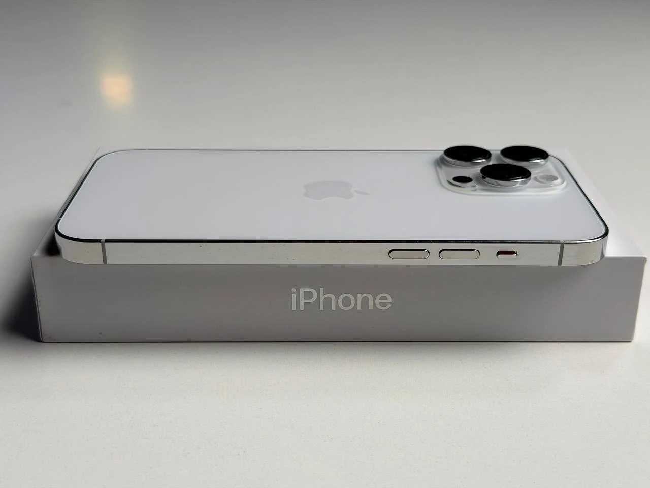 ВЖИВАНИЙ Б/У Apple iPhone 14 Pro Max 256GB Silver eSim (MQ8U3) - Состояние: хороший | Аккумулятор: 87% | Комплектация: полный | Гарантия: 3 мес.
