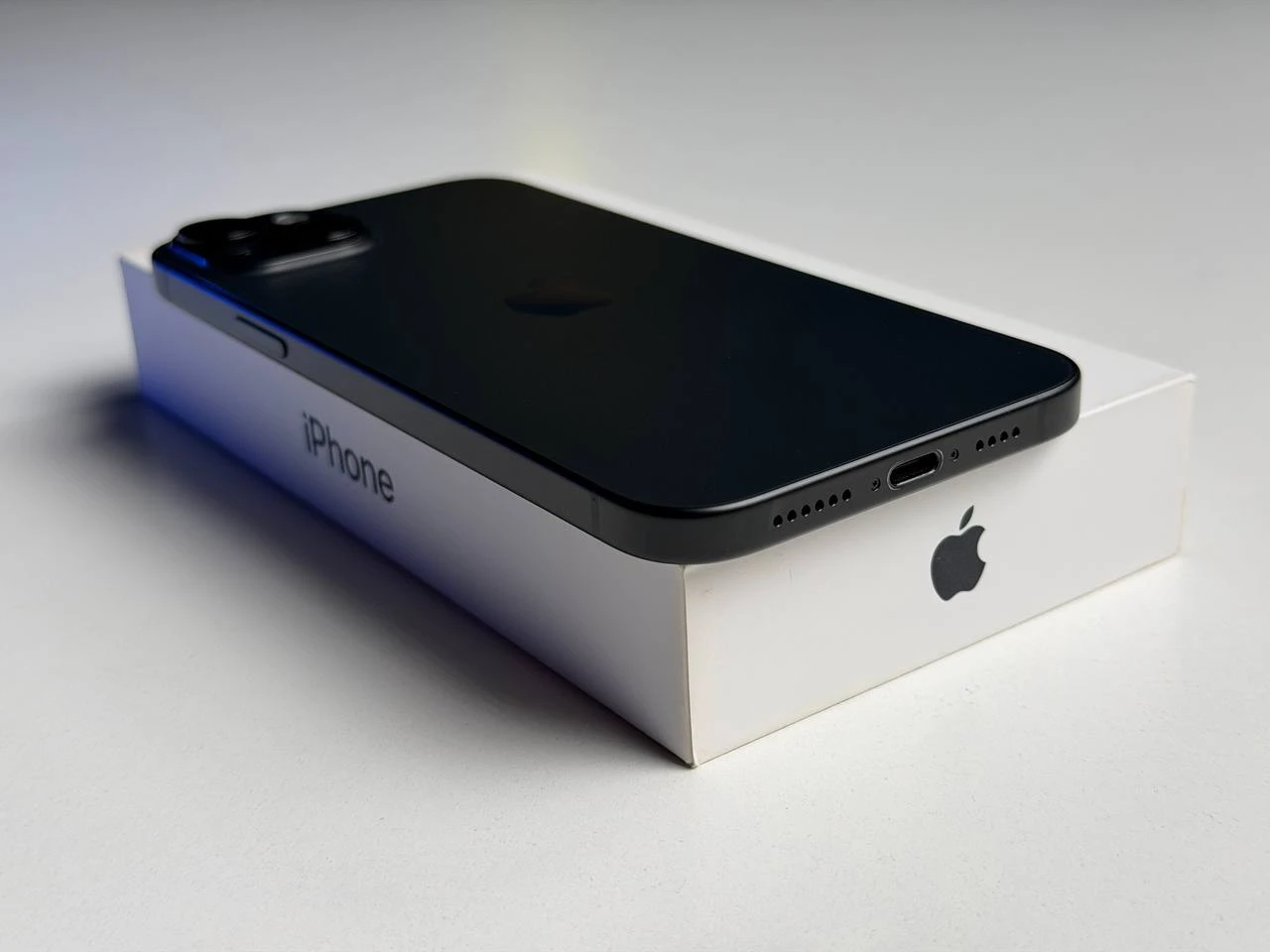 ВЖИВАНИЙ Б/У Apple iPhone 15 Plus 512GB Black (MU1H3) - Состояние: хороший | Аккумулятор: 100% | Комплектация: полный | Гарантия: 3 мес.