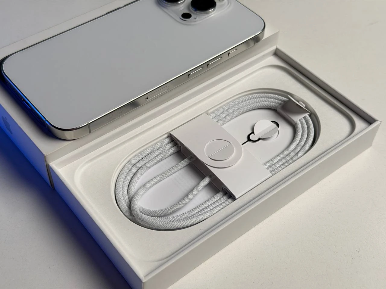ВЖИВАНИЙ Б/У Apple iPhone 16 Pro 128GB White Titanium (MYNE3) - Стан: гарний | Акумулятор: 91% | Комплектація: повний | Гарантія: 3 міс.