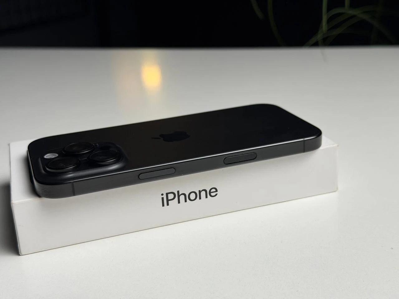 ВЖИВАНИЙ Б/У Apple iPhone 16 Pro 256GB Black Titanium (MYNH3) - Стан: гарний | Акумулятор: 100% | Комплектація: повний | Гарантія: 3 міс.