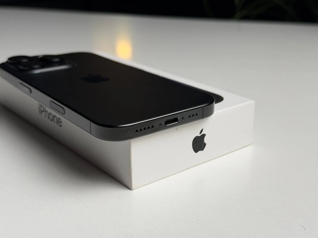 ВЖИВАНИЙ Б/У Apple iPhone 16 Pro 256GB Black Titanium (MYNH3) - Стан: гарний | Акумулятор: 100% | Комплектація: повний | Гарантія: 3 міс.