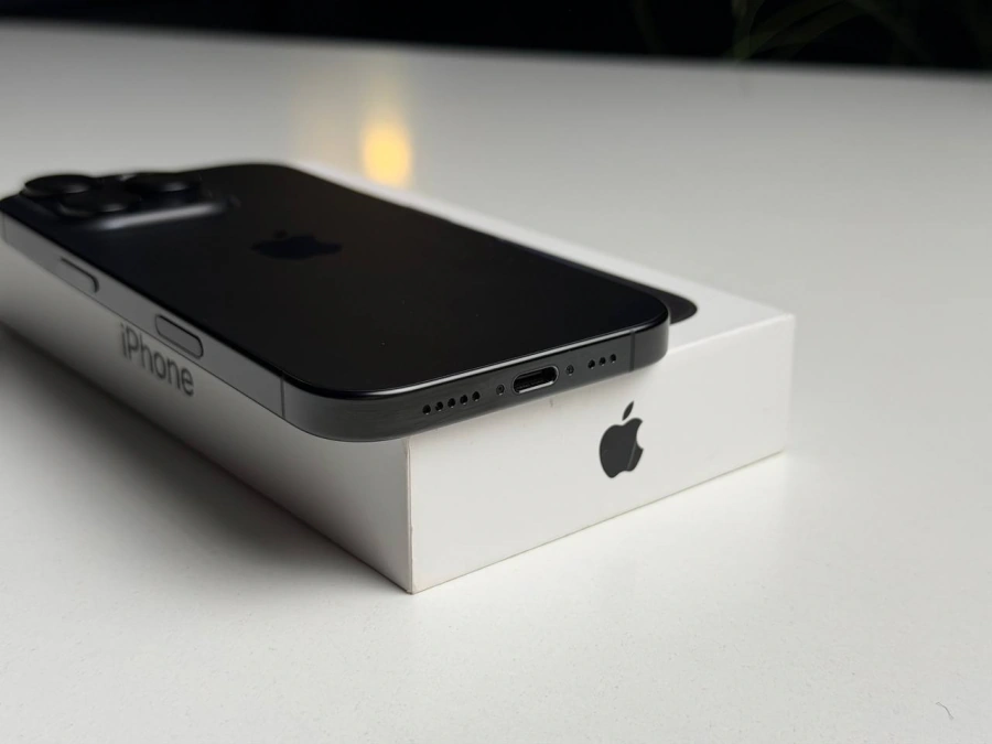 ВЖИВАНИЙ Б/У Apple iPhone 16 Pro 256GB Black Titanium (MYNH3) - Стан: гарний | Акумулятор: 100% | Комплектація: повний | Гарантія: 3 міс.