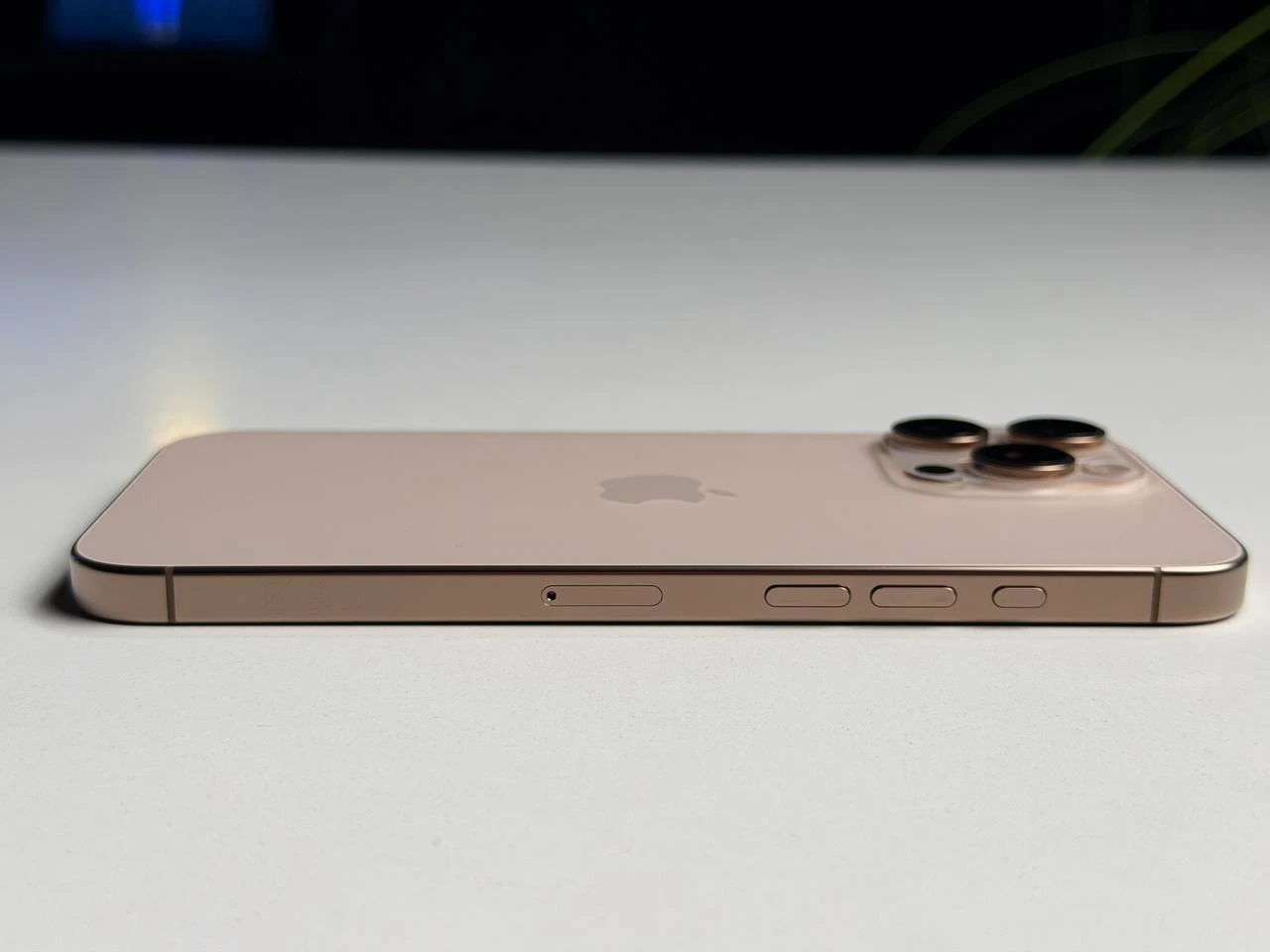ВЖИВАНИЙ Б/У Apple iPhone 16 Pro Max 1TB Desert Titanium (MYX63) - Стан: гарний | Акумулятор: 90% | Комплектація: iPhone, кабель | Гарантія: 3 міс.