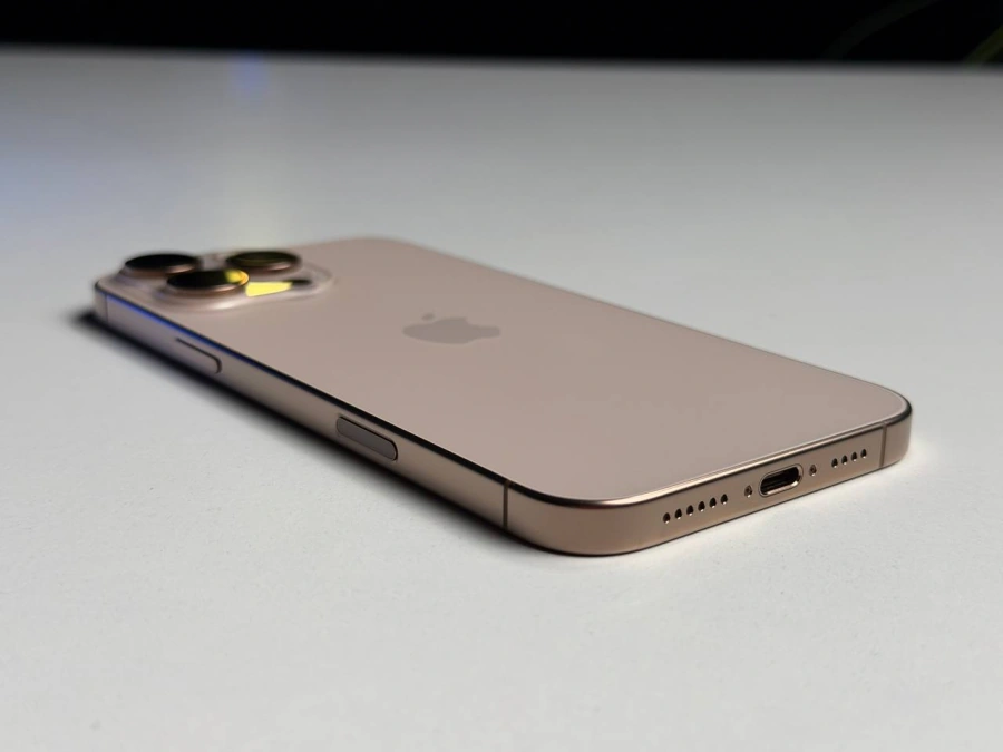 ВЖИВАНИЙ Б/У Apple iPhone 16 Pro Max 1TB Desert Titanium (MYX63) - Стан: гарний | Акумулятор: 90% | Комплектація: iPhone, кабель | Гарантія: 3 міс.