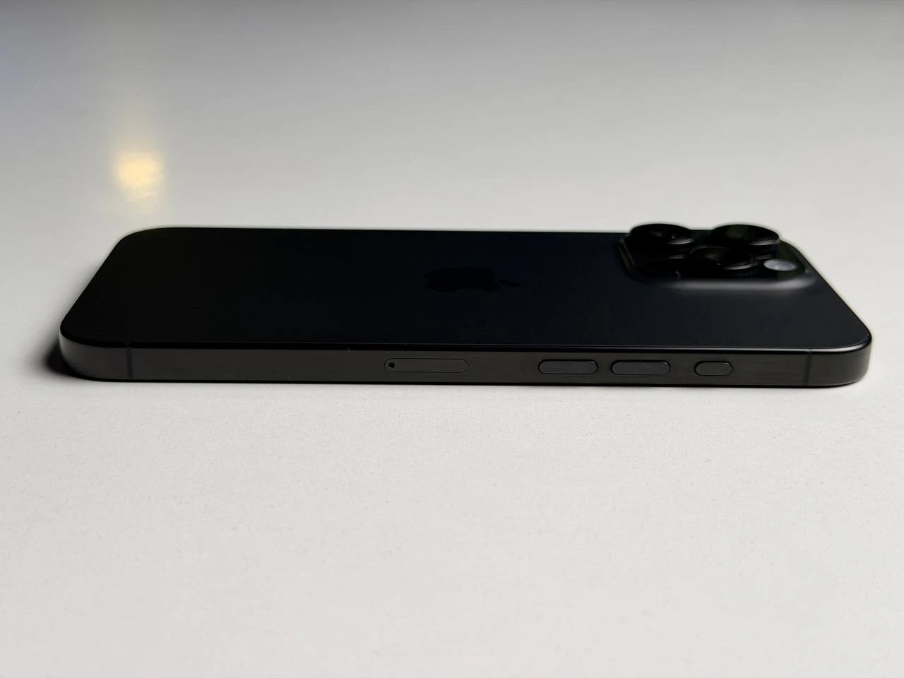 ВЖИВАНИЙ Б/У Apple iPhone 16 Pro Max 256GB Black Titanium (MYWV3) - Состояние: хороший | Аккумулятор: 100% | Комплектация: iPhone, кабель | Гарантия: 3 мес.