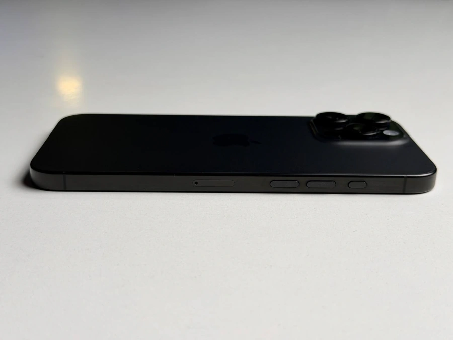 ВЖИВАНИЙ Б/У Apple iPhone 16 Pro Max 256GB Black Titanium (MYWV3) - Состояние: хороший | Аккумулятор: 100% | Комплектация: iPhone, кабель | Гарантия: 3 мес.