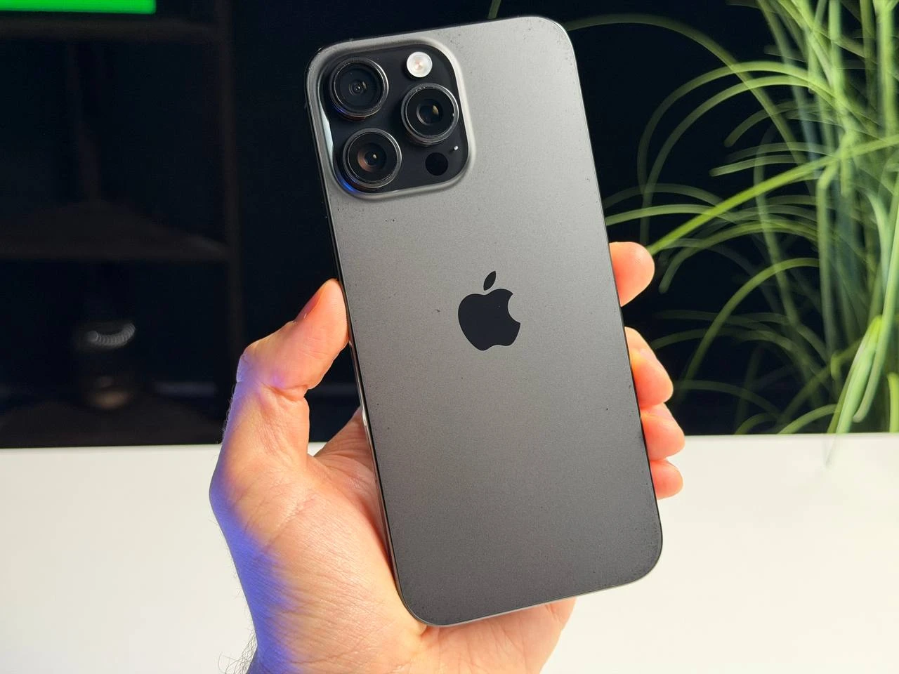 ВЖИВАНИЙ Б/У Apple iPhone 16 Pro Max 256GB Black Titanium (MYWV3) - Состояние: хороший | Аккумулятор: 100% | Комплектация: iPhone, кабель | Гарантия: 3 мес.