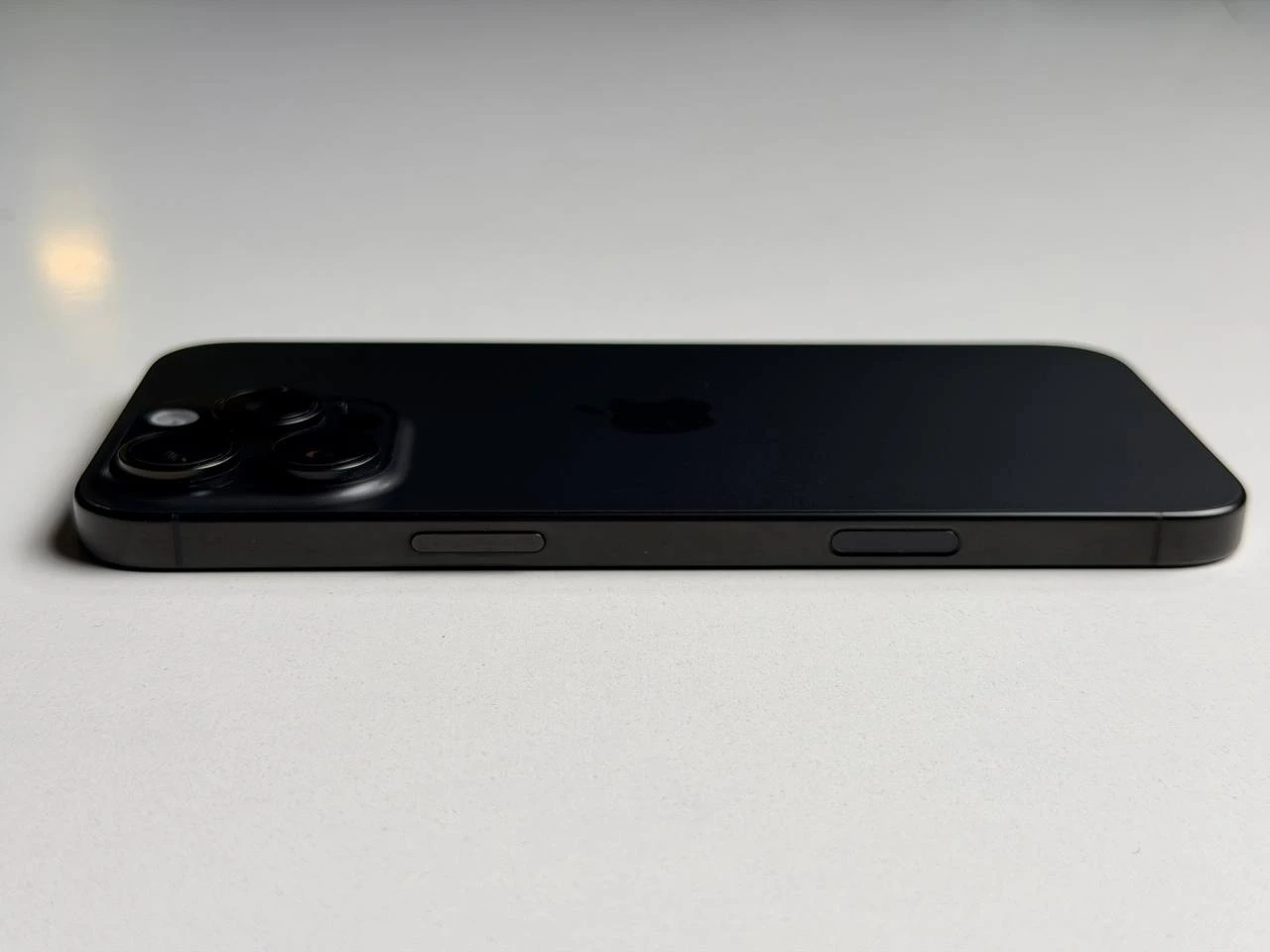 ВЖИВАНИЙ Б/У Apple iPhone 16 Pro Max 256GB Black Titanium (MYWV3) - Состояние: хороший | Аккумулятор: 100% | Комплектация: iPhone, кабель | Гарантия: 3 мес.