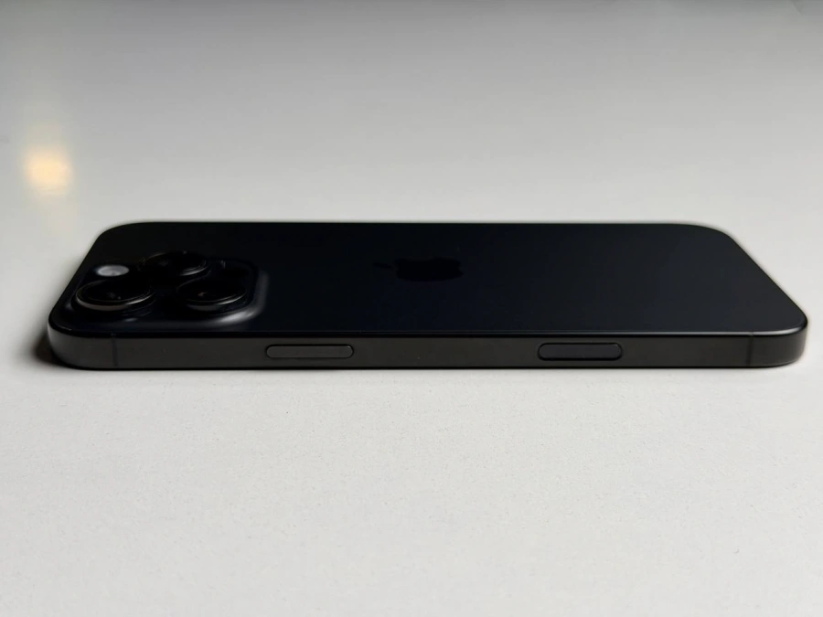 ВЖИВАНИЙ Б/У Apple iPhone 16 Pro Max 256GB Black Titanium (MYWV3) - Состояние: хороший | Аккумулятор: 100% | Комплектация: iPhone, кабель | Гарантия: 3 мес.