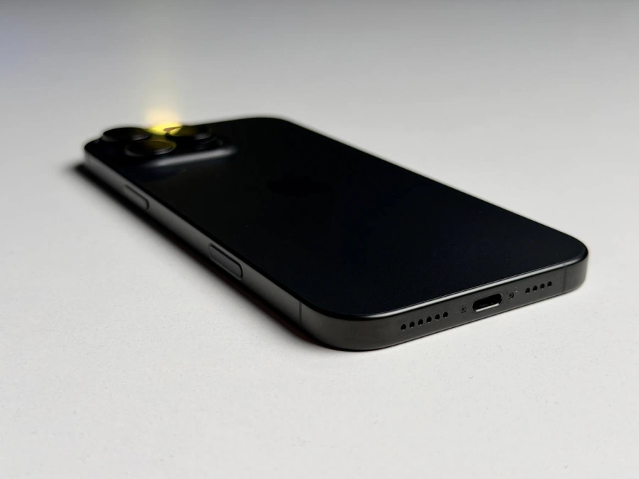 ВЖИВАНИЙ Б/У Apple iPhone 16 Pro Max 256GB Black Titanium (MYWV3) - Состояние: хороший | Аккумулятор: 100% | Комплектация: iPhone, кабель | Гарантия: 3 мес.