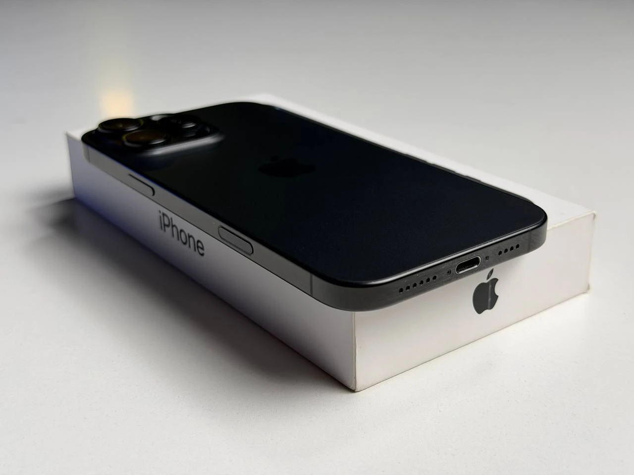 ВЖИВАНИЙ Б/У Apple iPhone 16 Pro Max 256GB Black Titanium (MYWV3) - Стан: гарний | Акумулятор: 91% | Комплектація: повний | Гарантія: 3 міс.