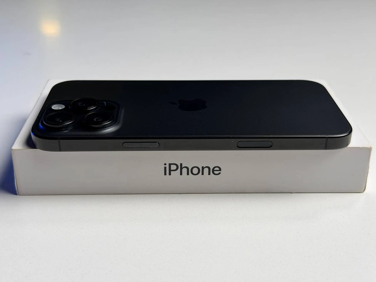 ВЖИВАНИЙ Б/У Apple iPhone 16 Pro Max 256GB Black Titanium (MYWV3) - Стан: гарний | Акумулятор: 91% | Комплектація: повний | Гарантія: 3 міс.