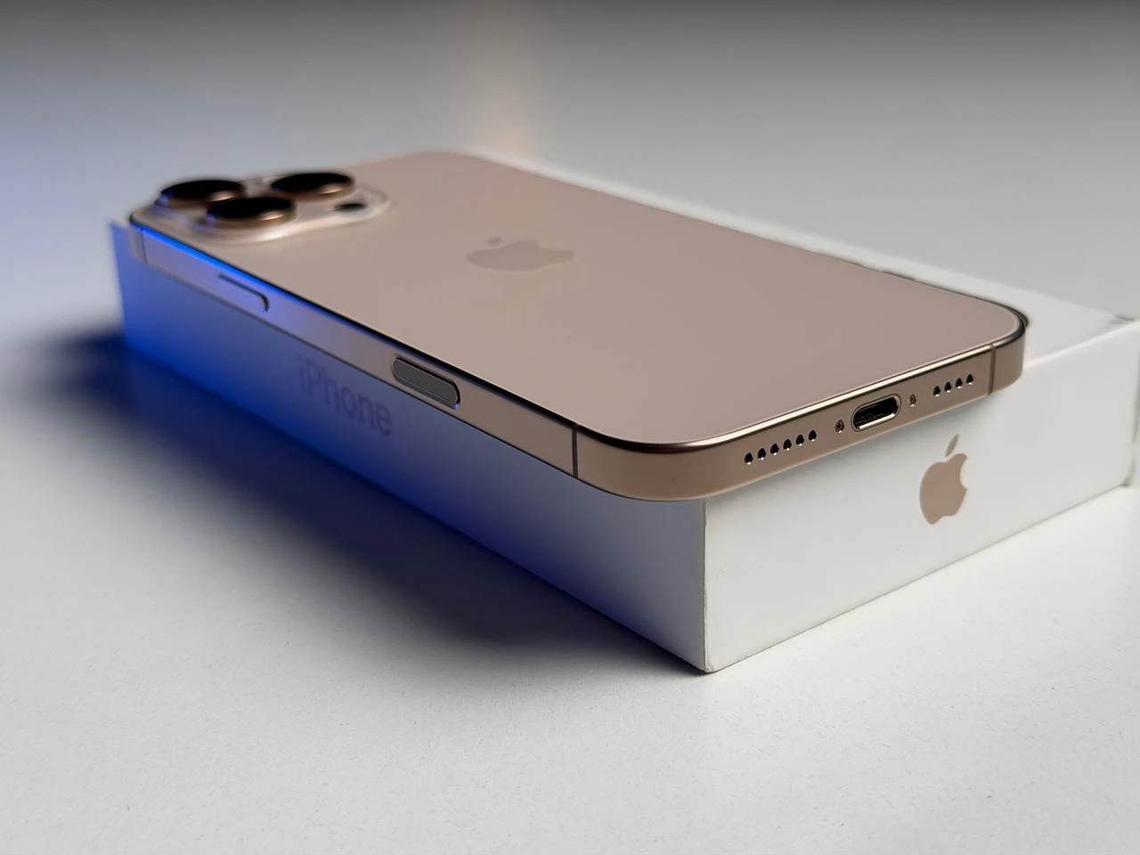 ВЖИВАНИЙ Б/У Apple iPhone 16 Pro Max 256GB Desert Titanium (MYWX3) - Стан: гарний | Акумулятор: 100% | Комплектація: повний | Гарантія: 3 міс.