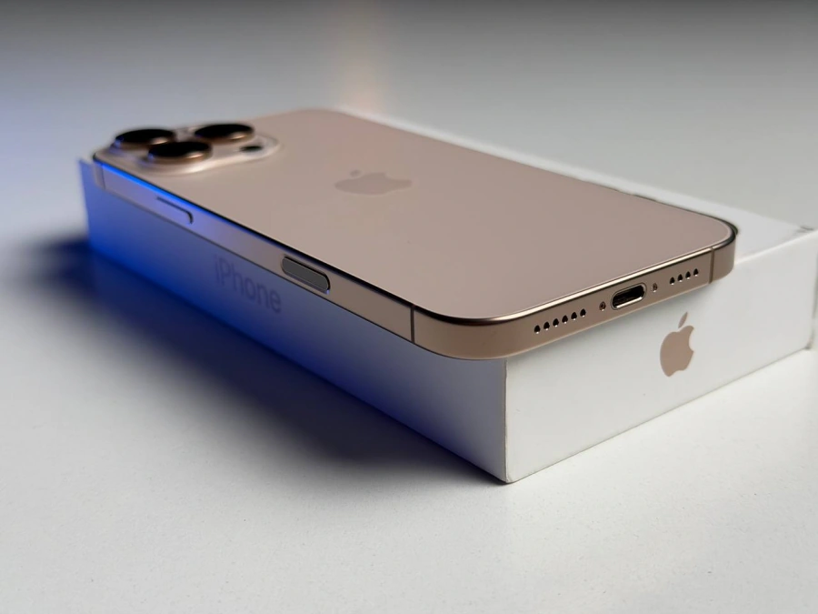 ВЖИВАНИЙ Б/У Apple iPhone 16 Pro Max 256GB Desert Titanium (MYWX3) - Стан: гарний | Акумулятор: 100% | Комплектація: повний | Гарантія: 3 міс.