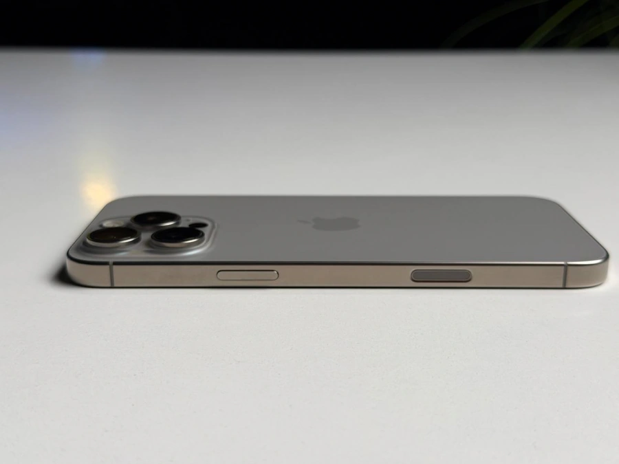 ВЖИВАНИЙ Б/У Apple iPhone 16 Pro Max 256GB Natural Titanium (MYWY3) - Стан: гарний | Акумулятор: 100% | Комплектація: iPhone, кабель | Гарантія: 3 міс.