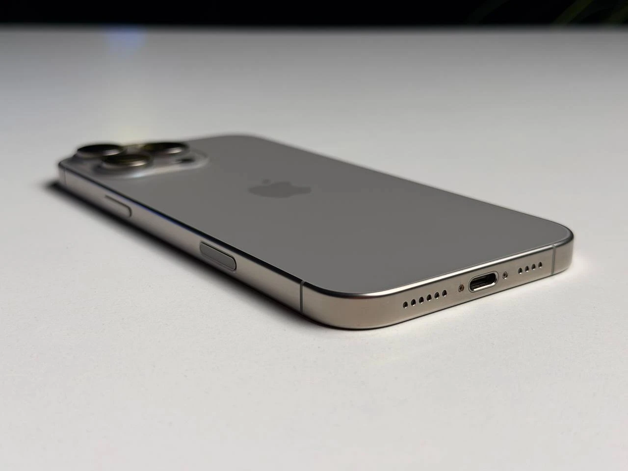 ВЖИВАНИЙ Б/У Apple iPhone 16 Pro Max 256GB Natural Titanium (MYWY3) - Стан: гарний | Акумулятор: 100% | Комплектація: iPhone, кабель | Гарантія: 3 міс.