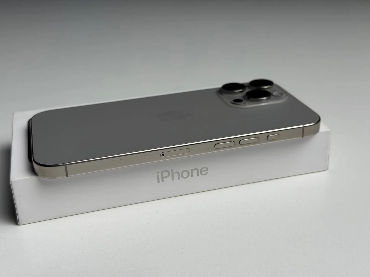 ВЖИВАНИЙ Б/У Apple iPhone 16 Pro Max 512GB Natural Titanium (MYX33) - Стан: гарний | Акумулятор: 93% | Комплектація: повний | Гарантія: 3 міс.