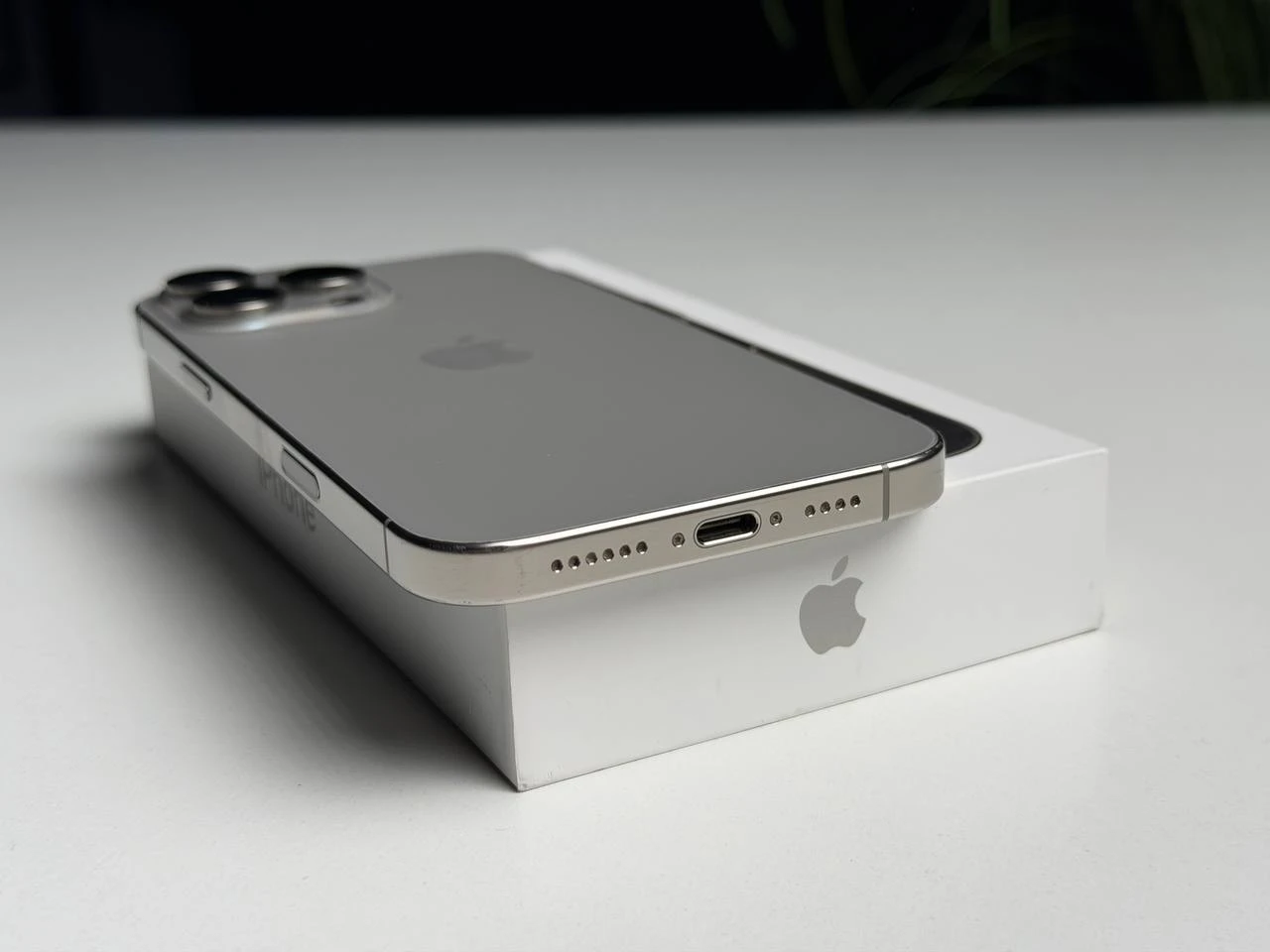 ВЖИВАНИЙ Б/У Apple iPhone 16 Pro Max 512GB Natural Titanium (MYX33) - Стан: гарний | Акумулятор: 93% | Комплектація: повний | Гарантія: 3 міс.