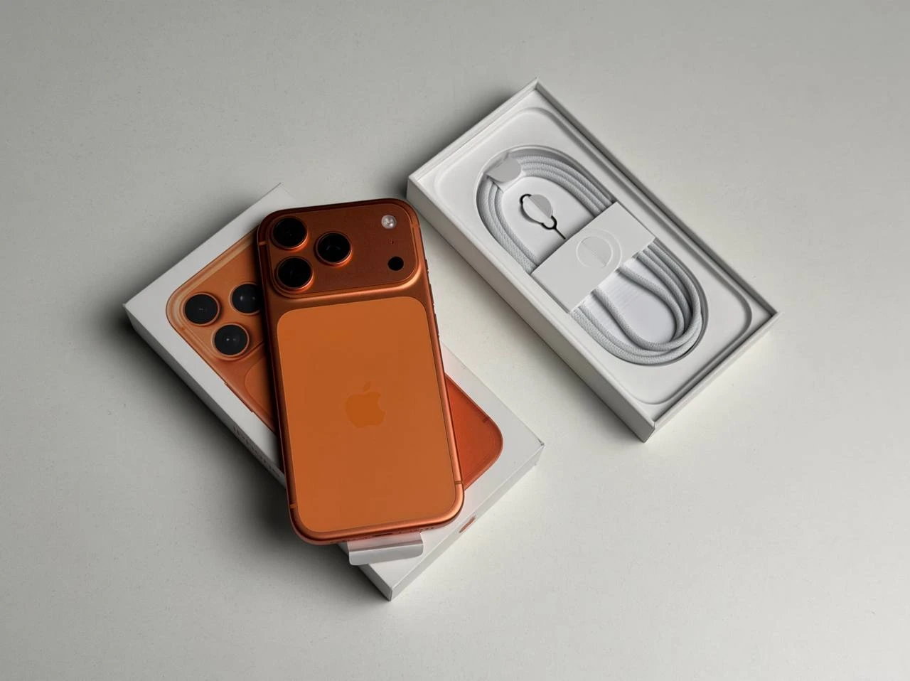 ВЖИВАНИЙ Б/У Apple iPhone 17 Pro 256GB Cosmic Orange (MG8H4) - Стан: ідеальний | Акумулятор: 100% | Комплектація: повний | Гарантія: 3 міс.