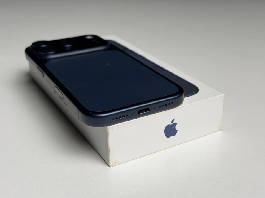 ВЖИВАНИЙ Б/У Apple iPhone 17 Pro 256GB Deep Blue (MG8J4) - Состояние: хороший | Аккумулятор: 93% | Комплектация: полный | Гарантия: 3 мес.