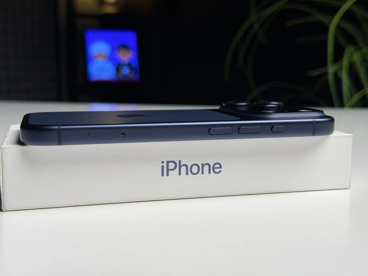 ВЖИВАНИЙ Б/У Apple iPhone 17 Pro 512GB Deep Blue (MG8N4) - Состояние: хороший | Аккумулятор: 100% | Комплектация: полный | Гарантия: 3 мес.