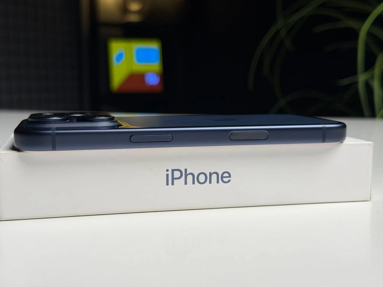 ВЖИВАНИЙ Б/У Apple iPhone 17 Pro 512GB Deep Blue (MG8N4) - Состояние: хороший | Аккумулятор: 100% | Комплектация: полный | Гарантия: 3 мес.