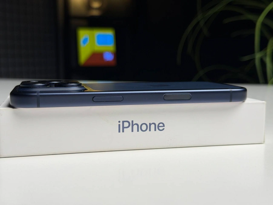 ВЖИВАНИЙ Б/У Apple iPhone 17 Pro 512GB Deep Blue (MG8N4) - Состояние: хороший | Аккумулятор: 100% | Комплектация: полный | Гарантия: 3 мес.