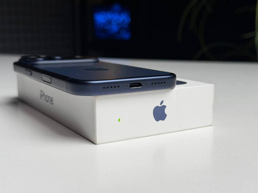 ВЖИВАНИЙ Б/У Apple iPhone 17 Pro 512GB Deep Blue (MG8N4) - Состояние: хороший | Аккумулятор: 100% | Комплектация: полный | Гарантия: 3 мес.