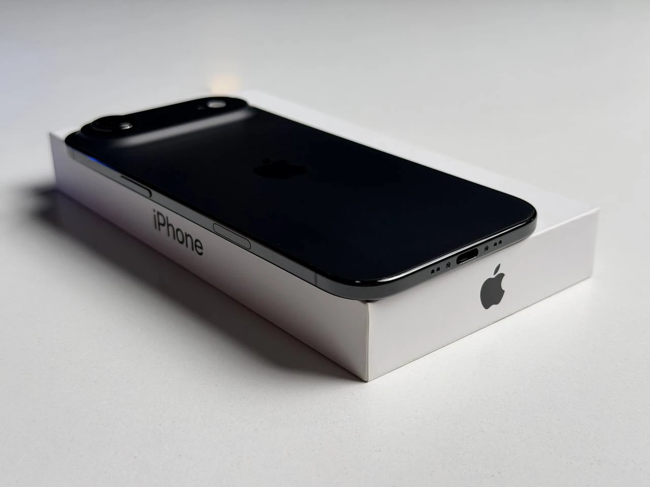ВЖИВАНИЙ Б/У Apple iPhone Air 256GB Space Black (MG2L4, MG184, MG274) - Стан: гарний | Акумулятор: 100% | Комплектація: повний | Гарантія: 3 міс.