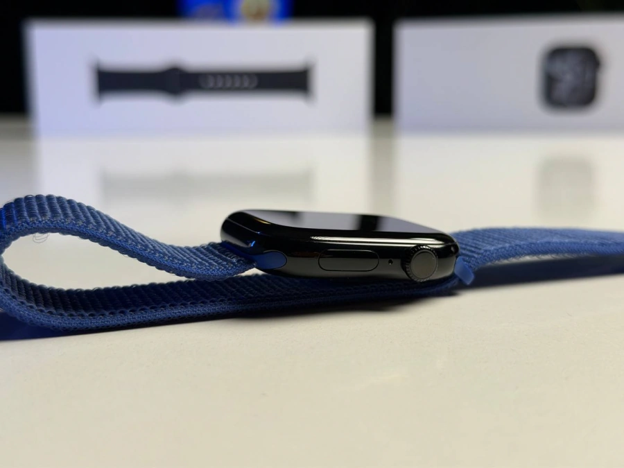ВЖИВАНИЙ Б/У Apple Watch Series 11 GPS 46mm Jet Black Aluminum Case with Ultramarine Sport Loop (MEUX4) - Стан: гарний | Акумулятор: 100% | Комплектація: повний | Гарантія: 3 міс.