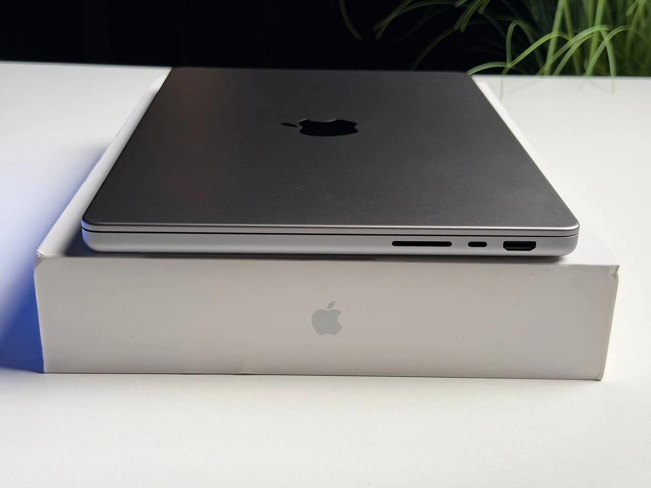 ВЖИВАНИЙ Б/У MacBook Pro 14" Space Gray (MKGP3) 2021 - International English - Стан: гарний | Акумулятор: 88% | Комплектація: повний | Гарантія: 3 міс.