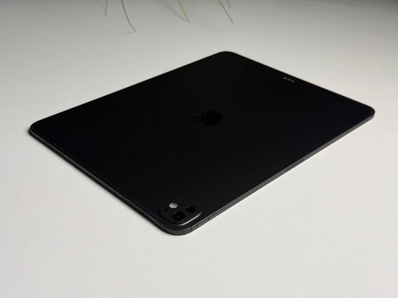 ВЖИВАНИЙ Б/У Планшет Apple iPad Pro 13" M4 2024 Wi-Fi + Cellular 512GB with Standard glass - Space Black (MVXU3) - Стан: гарний | Акумулятор: 100% | Комплектація: iPad, кабель | Гарантія: 3 міс.