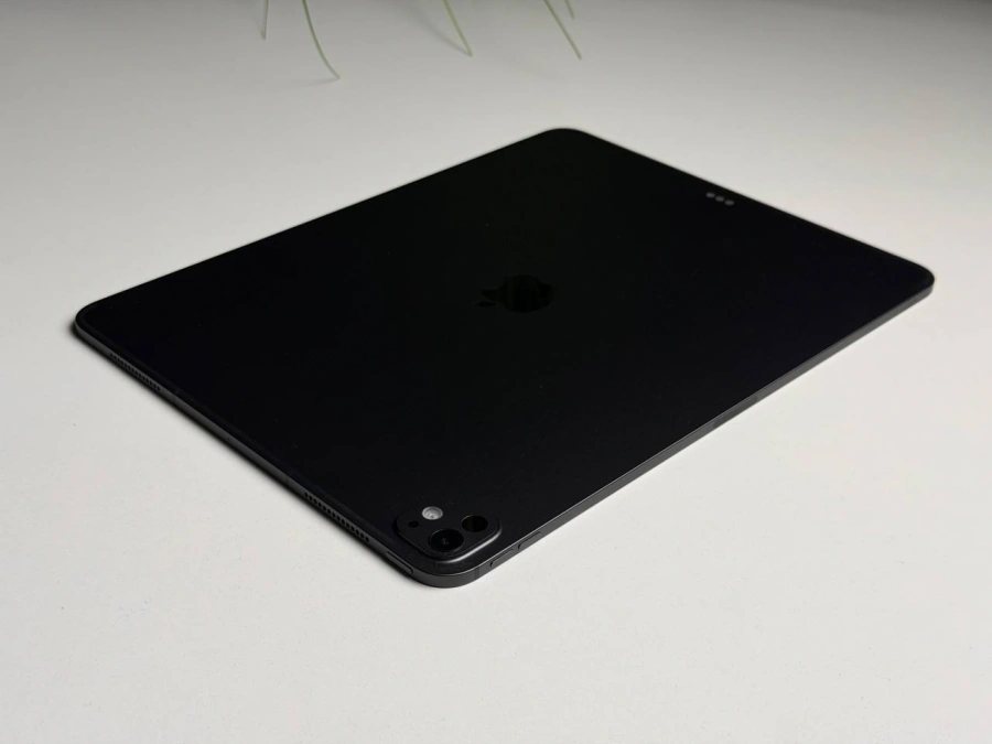 ВЖИВАНИЙ Б/У Планшет Apple iPad Pro 13" M4 2024 Wi-Fi + Cellular 512GB with Standard glass - Space Black (MVXU3) - Стан: гарний | Акумулятор: 100% | Комплектація: iPad, кабель | Гарантія: 3 міс.