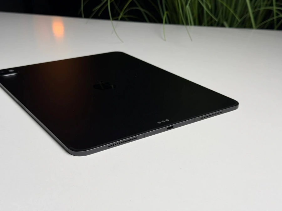 ВЖИВАНИЙ Б/У Планшет Apple iPad Pro 13" M4 2024 Wi-Fi + Cellular 512GB with Standard glass - Space Black (MVXU3) - Стан: гарний | Акумулятор: 100% | Комплектація: iPad, кабель | Гарантія: 3 міс.