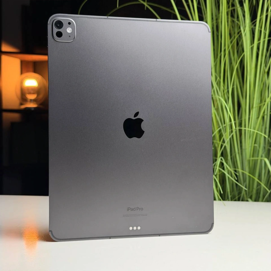ВЖИВАНИЙ Б/У Планшет Apple iPad Pro 13" M4 2024 Wi-Fi + Cellular 512GB with Standard glass - Space Black (MVXU3) - Стан: гарний | Акумулятор: 100% | Комплектація: iPad, кабель | Гарантія: 3 міс.